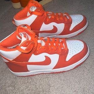 Syracuse dunks